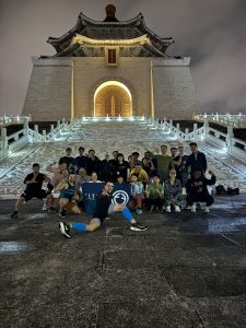 在中正紀念堂的樓梯跑步團 Stair running group at Chiang Kai Shek Memorial Hall