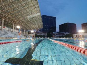 邯郸南校区50公尺的游泳池 Handan southern campus's 50m swimming pool