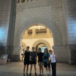 我们跑步组在江湾体育场的门口
Our running group at the gate of Jiangwan statdium