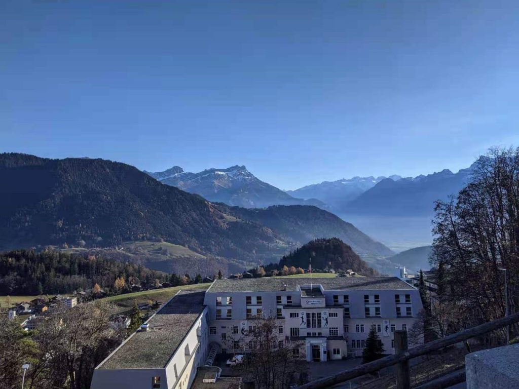 Vue sur la montagne depuis Leysin, une ville des Alpes suisses où j'ai récemment fait une randonnée.