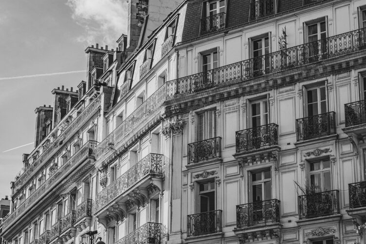 Paris-building-Language