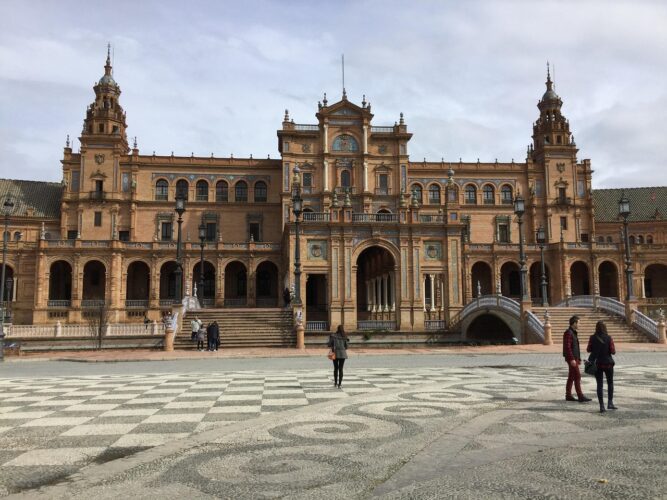 Sevilla-Language-Scholarship square in Sevilla