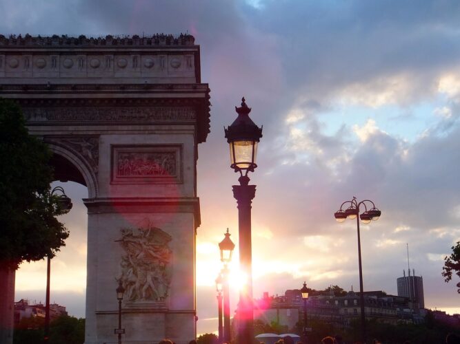 arc-de-triomphe-France-sunset-language