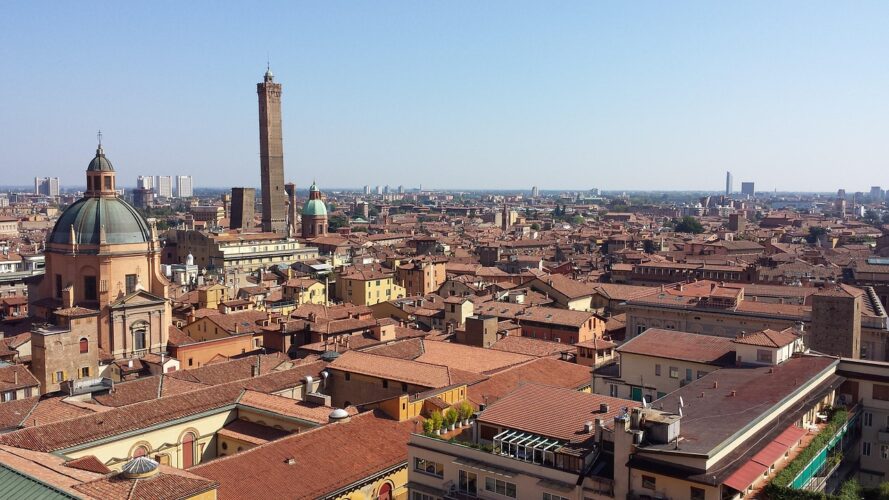 bologna-italian-language- city top view