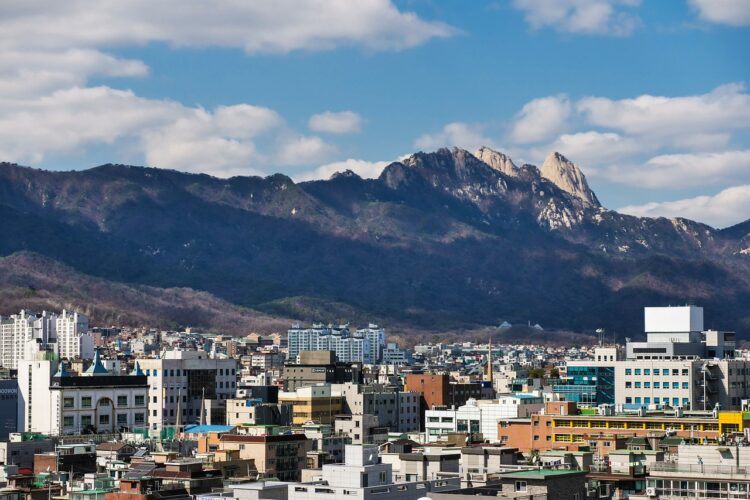 korea-Bukhansan-Mountain-summer montain in korea
