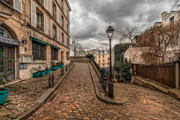 paris-language-Montmartre-french-scholarship-learning