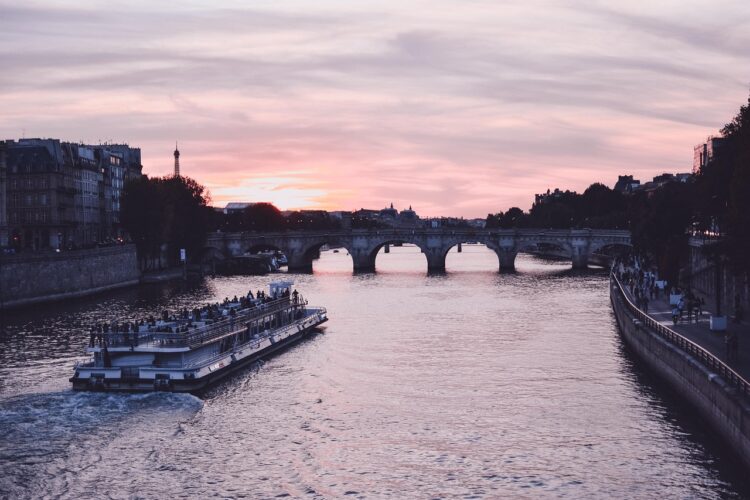 paris-seine-french-language-scholarship