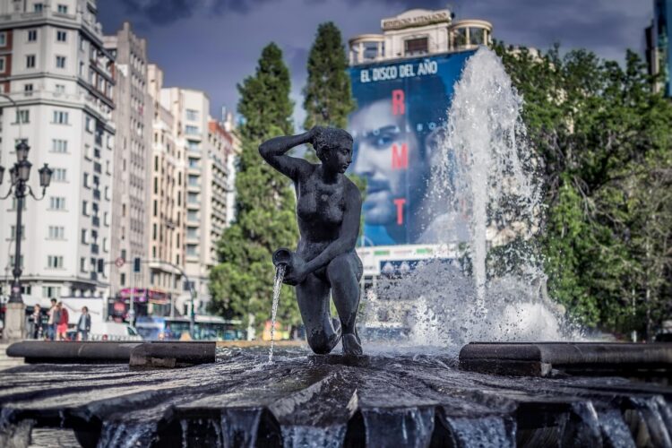 plaza-de-espana-Spain-Madrid-language-scholarship