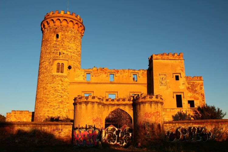 spain-barcalona-Old-Castle