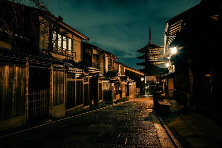 alley-lamguage-japan-kyoto-study