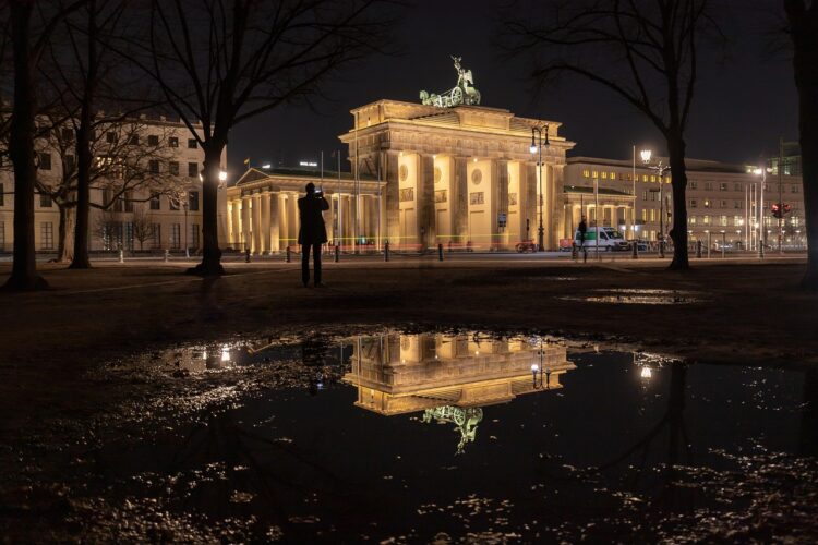 berlin-language-study-german-germany-Brandenburg Gate-tourism