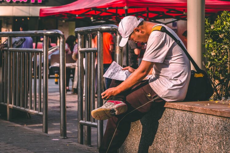 france-language-study- a man reading the newspaper