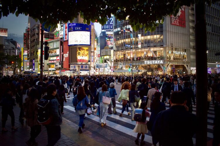 people-language-studyShibuya-japan-china-crosswalk