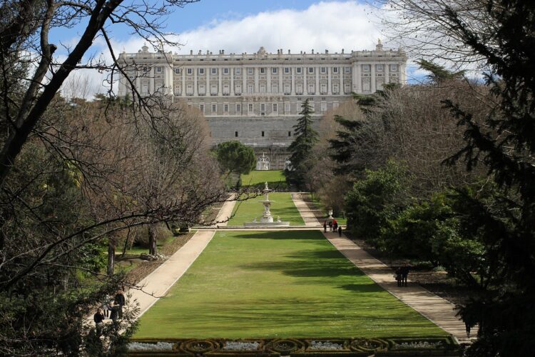 royal-palace-Language-spanish
