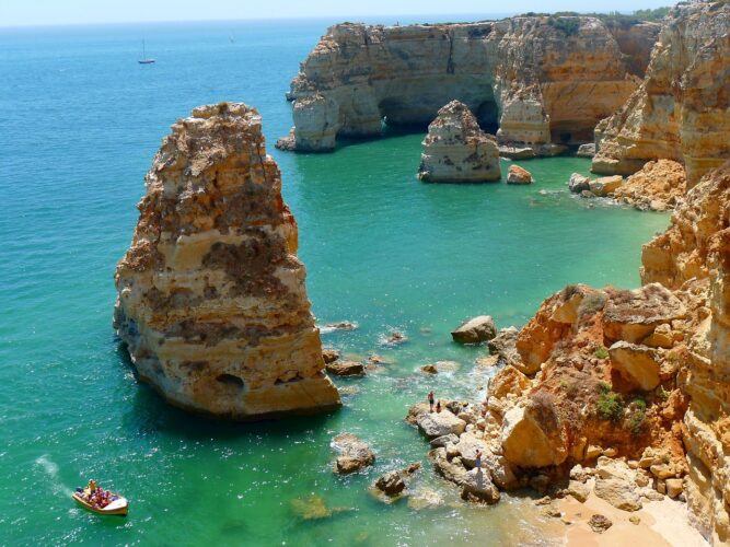 sea-Language-algarve-portugese-language-study a beautiful beach in english