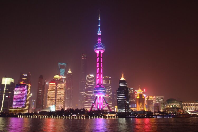 shanghai-bund-at-night-Language-study-china-2025 tall chinese buiding in shanghai