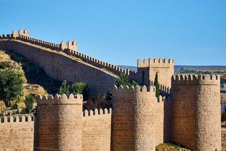spain-Ávila-castle-spanish-language