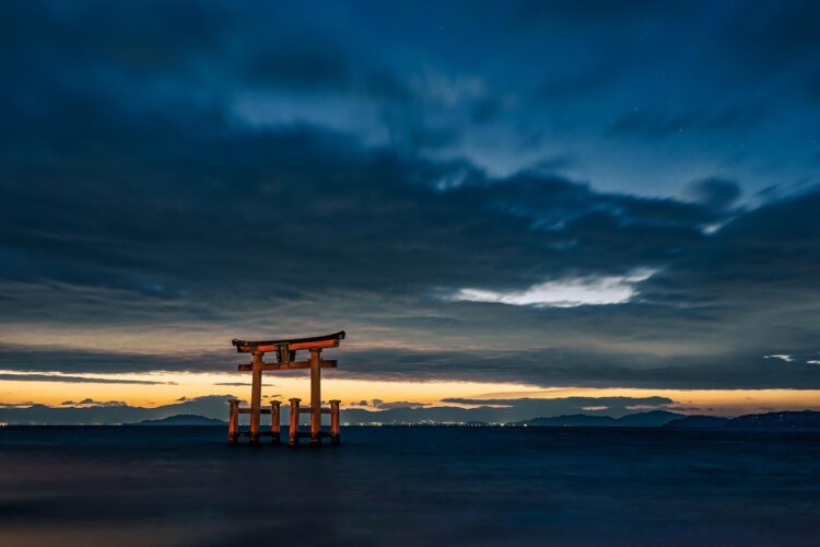 torii-newyear-japan-language-study-visit-scholarship