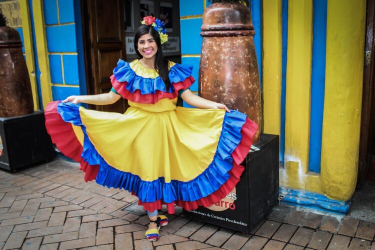tradiciconal-language-study-Colombian a woman wearing columbia flag