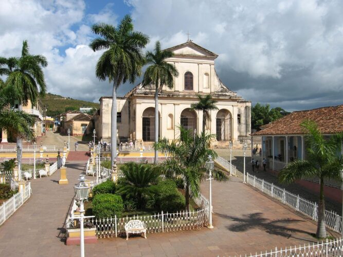 trinidad-Language-spanish-learning-scholarship a store or chruch in cuba