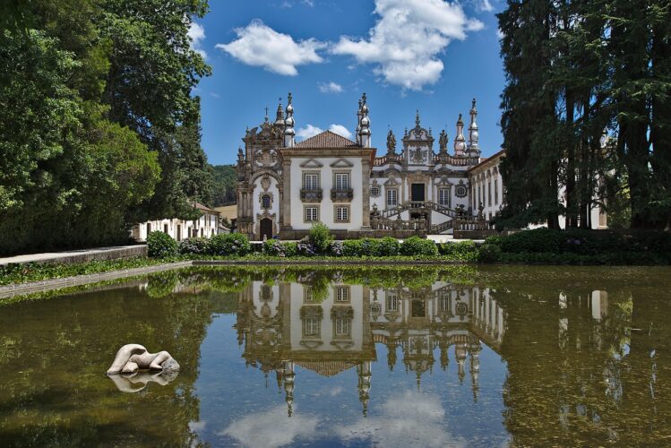 villa-Language-granada-spain-pond