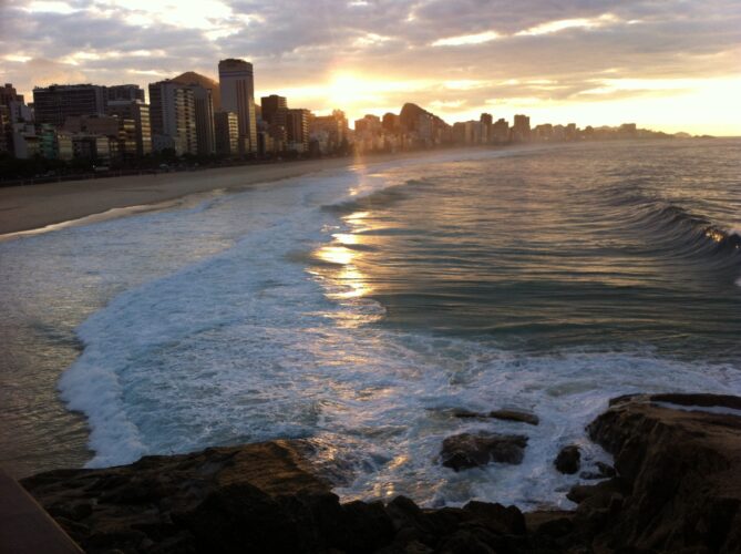 anapaulafelic-copacabana-beach-rio-language-study-Brazil-run