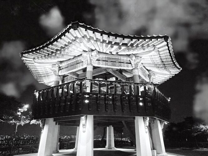 Korea-language-study-sk-building-style-black-white