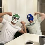 Máscaras de lucha libre con mi compañero de piso mexicano